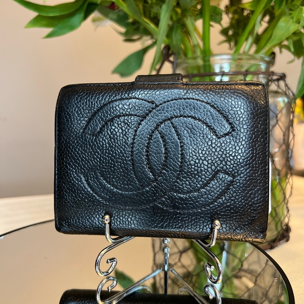 CHANEL Black Caviar Leather Kisslock Compact Wallet | RARE: MADE IN ITALY